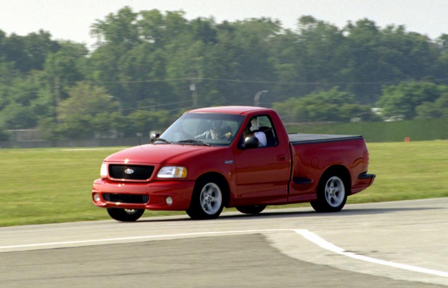  Ford F-150 SVT Lightning 2001 года  (фото 17 из 33)